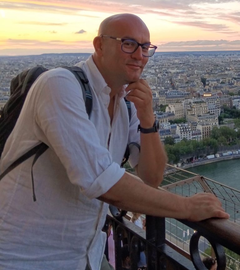 Foto di Daniele su un ponte al tramonto